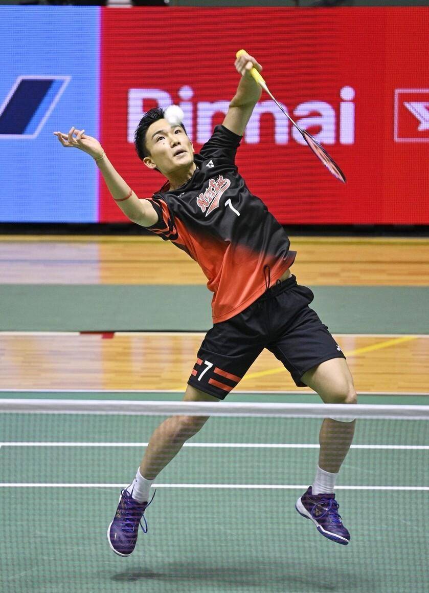 一位年轻且 一位年轻且